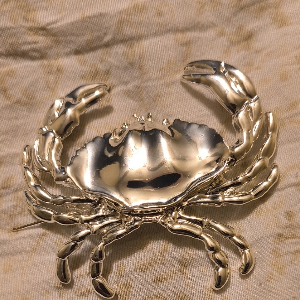 Elegant Silver Crab Brooch